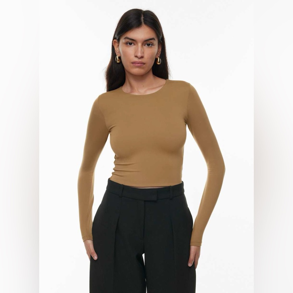 NWT • Babaton • Contour Crew Long Sleeve Sz S
